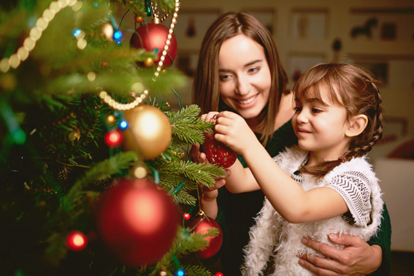 mom-and-daughter-hanging-ornaments